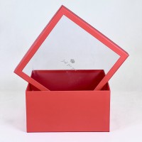 Шляпная коробка с окошком "Квадрат", цвет красный, размер 26х26х13,5см